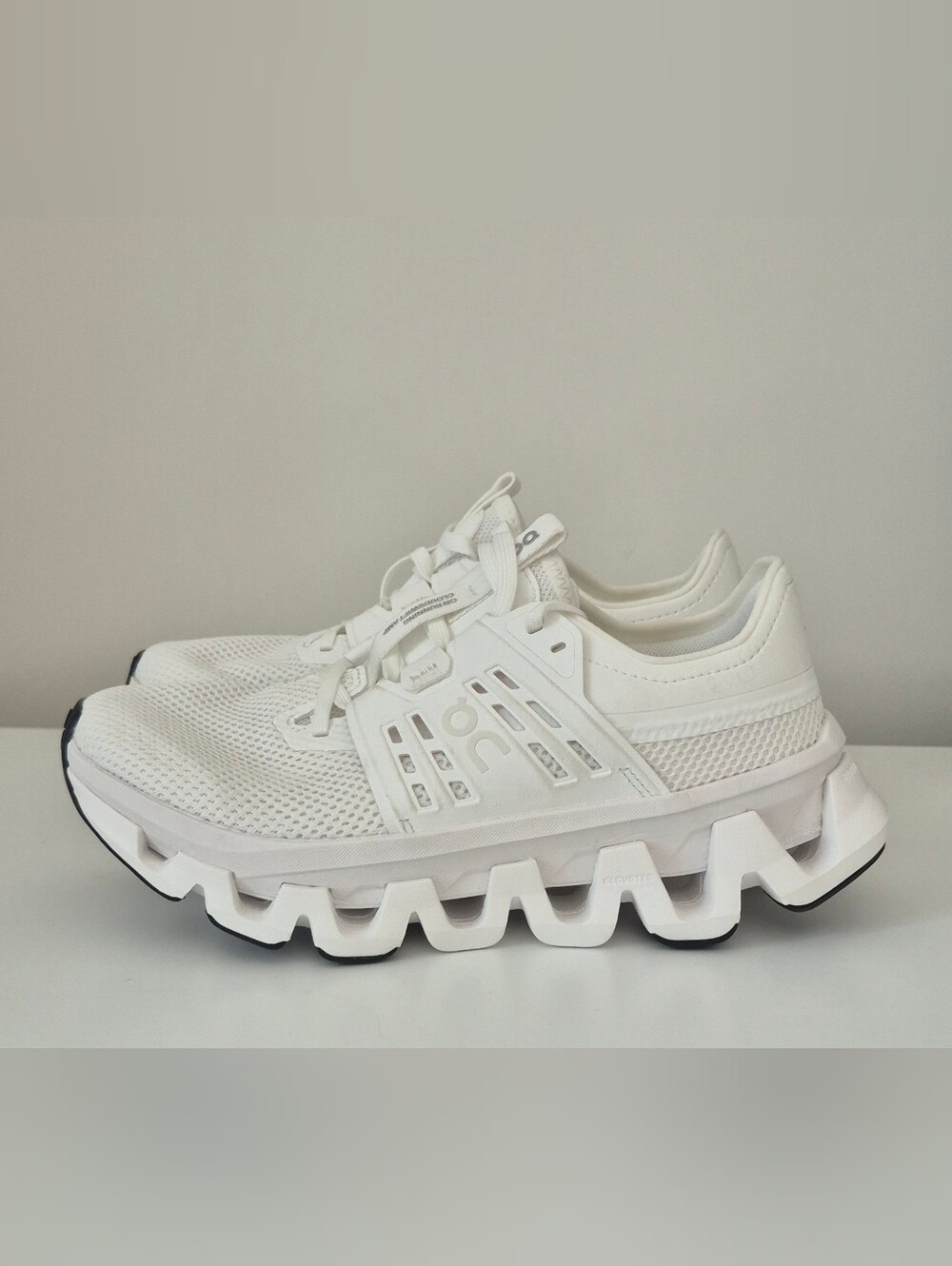 Womens ON Cloudswift Amp Running Shoes - Size 7